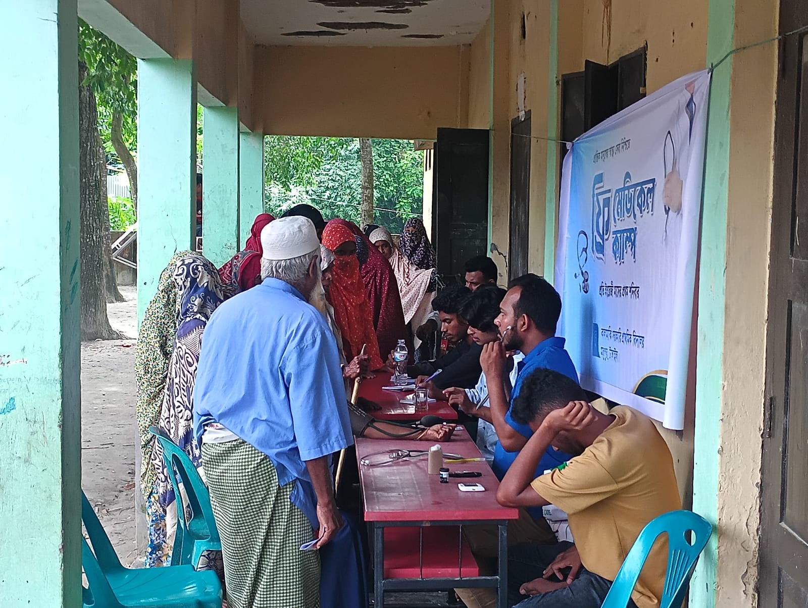 মধুপুরে বিনামূল্যে মেডিকেল ক্যাম্প, চার শতাধিক রোগীর চিকিৎসাসেবা